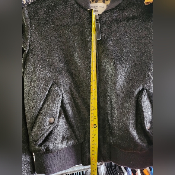 Sold!Uniqlo black fur bomber jacket - Picture 6 of 6